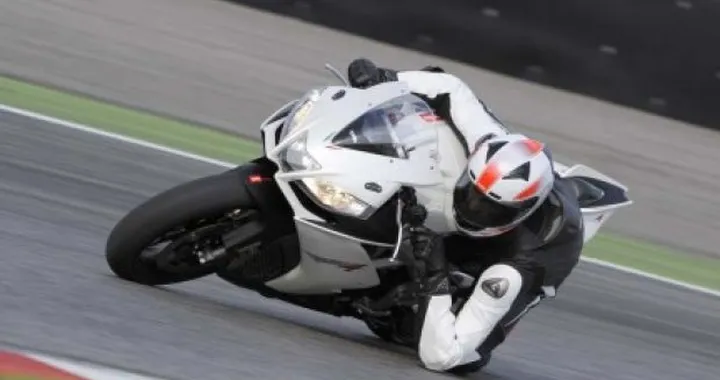 RSV4 R: un po’ di chiarezza sullo Stop dei test deciso da Aprilia