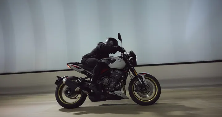 Nuova Triumph Trident 800: uscita e prezzo della naked media