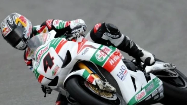 WSBK: Superpole di Magny-Cours per Jonathan Rea, davanti a Guintoli e Checa
