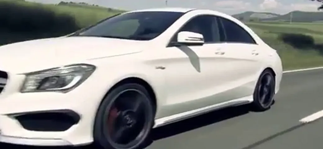 Mercedes A 45 AMG e Lewis Hamilton