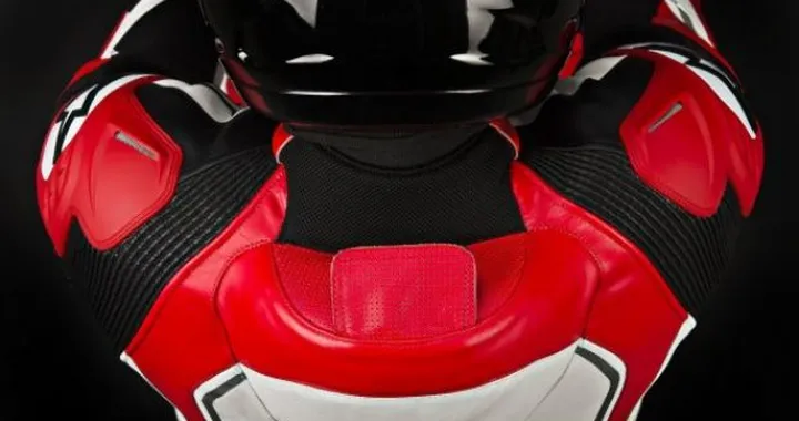Alpinestars presenta Tech-Air Race, la tuta con sistema di aribag integrato