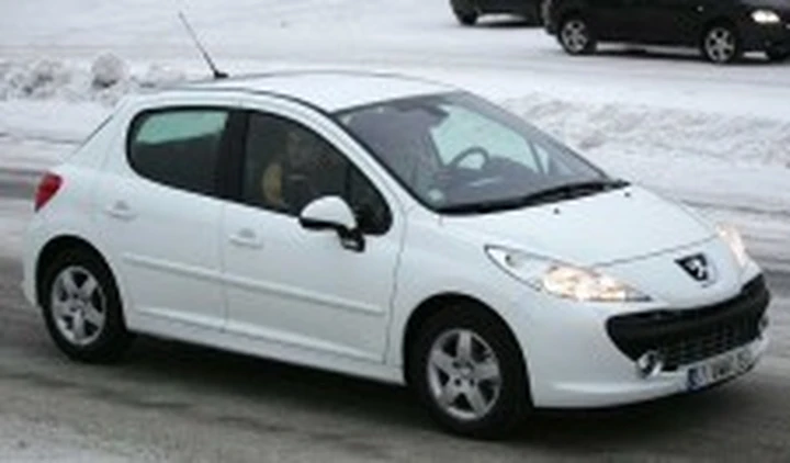 Peugeot: 207 = 107 + 307 / 2