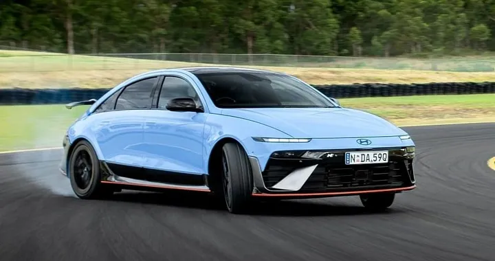 Hyundai Ioniq 6 N debutta con 641 CV e prestazioni da pista
