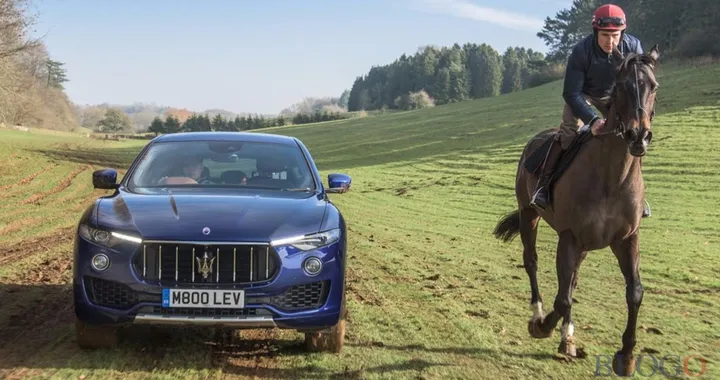 La Maserati Levante sfida un cavallo [Video]