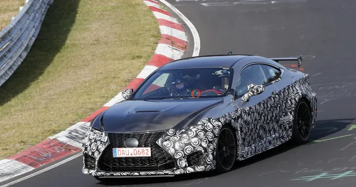 Lexus RC F GT: foto spia al Nurburgring