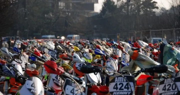 Una rossa alle grandi manovre - Husqvarna TE 449 al Touquet
