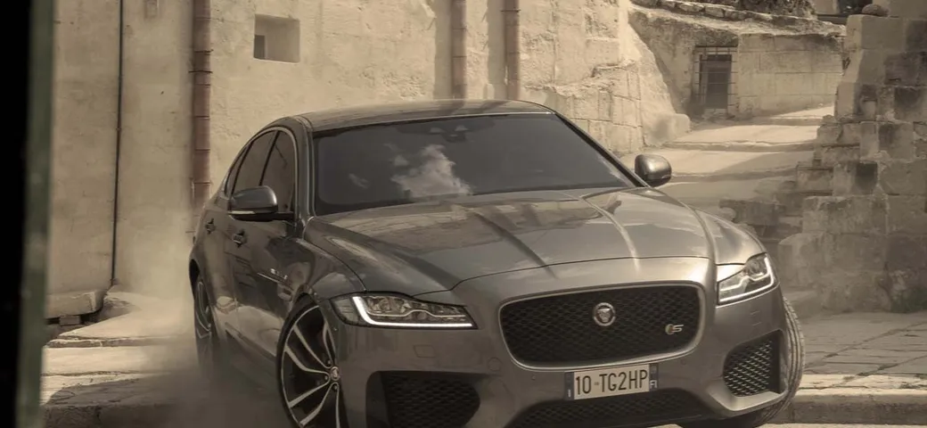 La Jaguar XF a Matera con James Bond [Video]