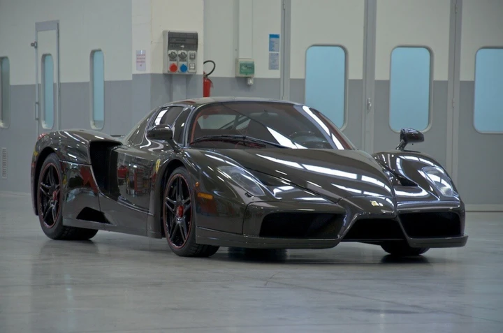 Ferrari Enzo: 3 milioni di euro per l'unica con carbonio a vista