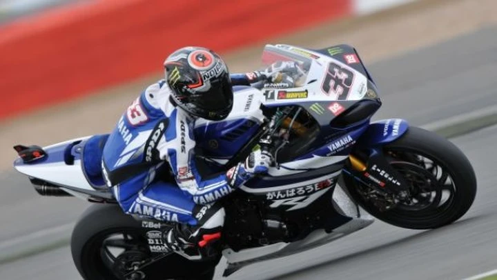 WSBK: R1 problematica a Silverstone per Marco Melandri che conquista due terzi posti, doppio podio anche per Eugene Laverty