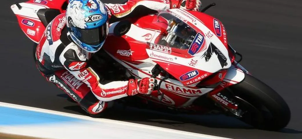 WSBK: Checa in pole davanti alle Aprilia di Laverty e Fabrizio. Melandri 5°