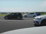 Volkswagen Golf R, sfida di accelerazione fra generazioni: chi vincerà? [VIDEO]