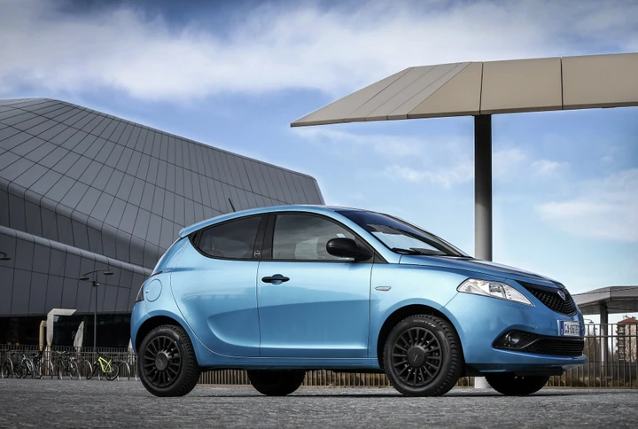 Lancia Ypsilon Hybrid EcoChic: ora anche ibrida leggera