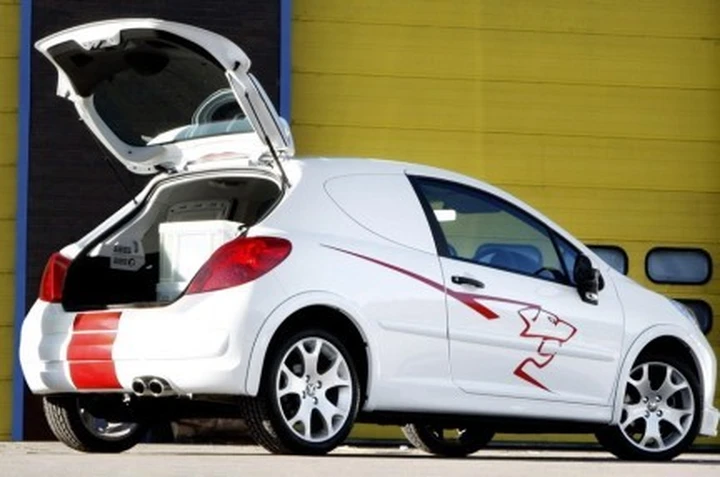 Peugeot UK lancia la linea di accessori sportivi per la 207 Van