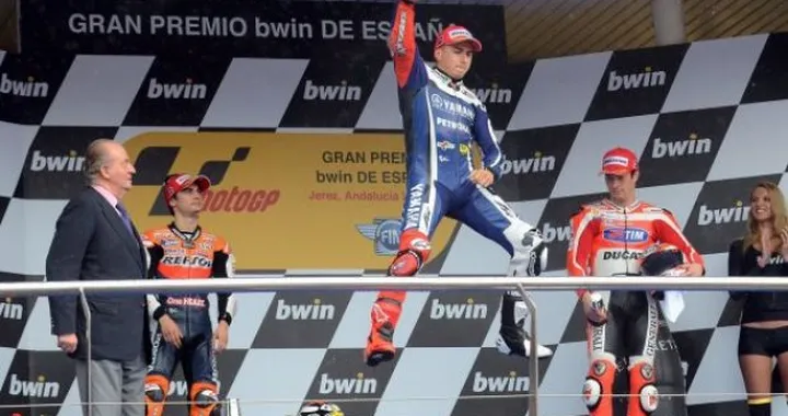 Lorenzo: "La mia prima vittoria sul bagnato!". Spies: "Sarei potuto salire sul podio".