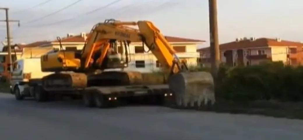 L'autoarticolato rimane senza benzina? L'Epic Win è della ruspa