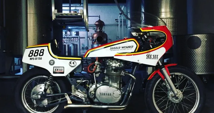 A Bonneville con una Yamaha XS650 alimentata a vodka