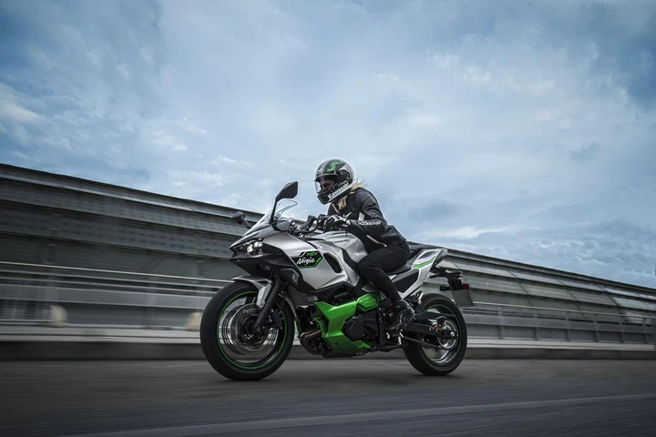 Kawasaki Ninja 7 Hybrid: ecco la prima moto ibrida della storia [FOTO]