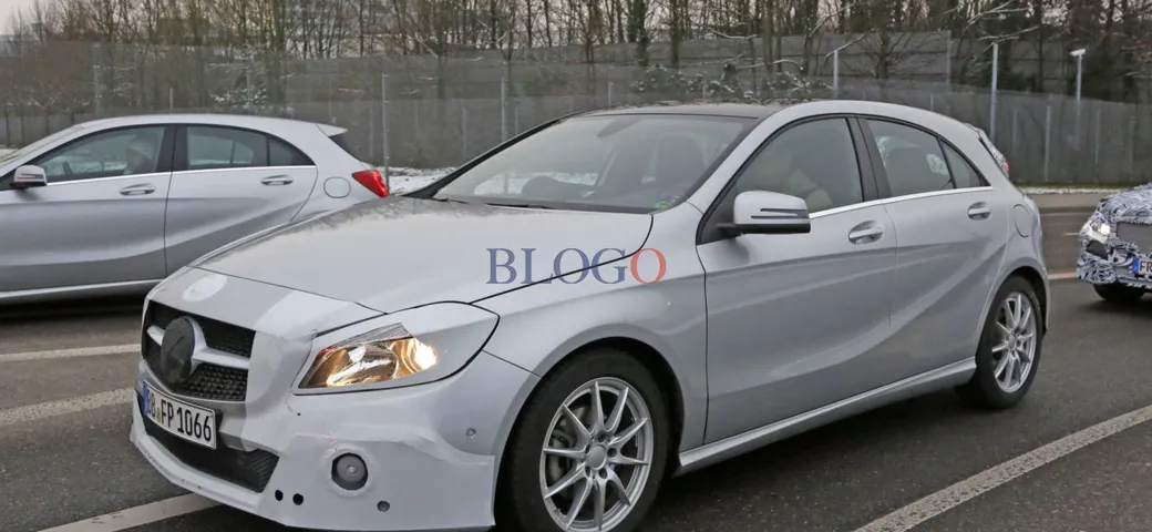 Mercedes Classe A: foto spia del facelift