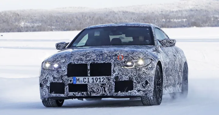 BMW M4: nuove foto spia della sportiva coupé