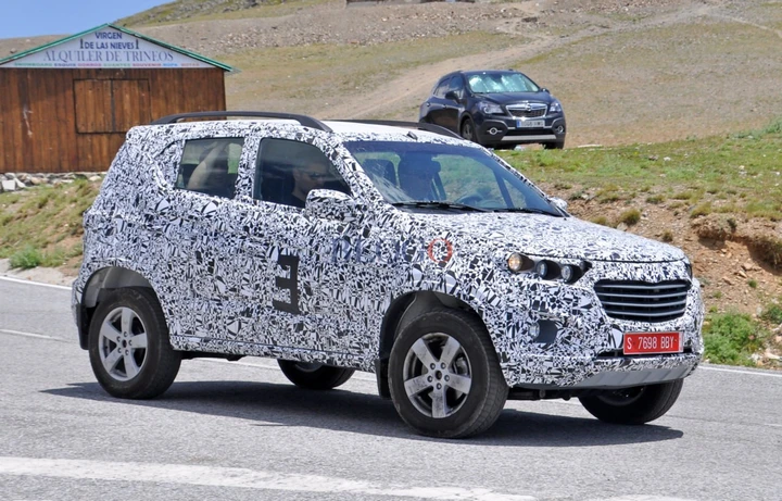 Chevrolet Niva: foto spia su strada