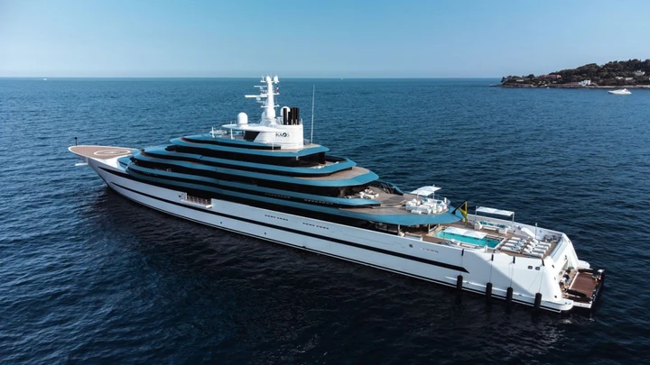 Lo yacht da oltre 300 milioni dell’ereditiera Walmart arriva a Castellammare
