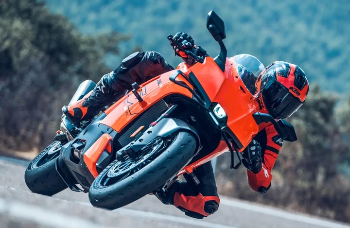 Anteprima della KTM 990 RC R 2026: 10 curiosità sulla Supersport