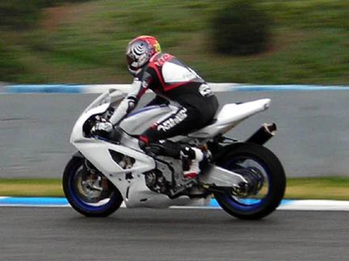 Aprilia V4: continua lo sviluppo a Jerez