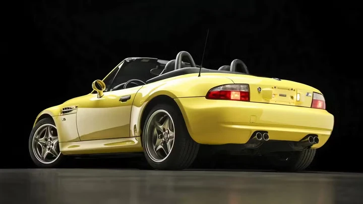 Snobbata e dimenticata, adesso fa girare la testa a tutti: una roadster come nessun'altra