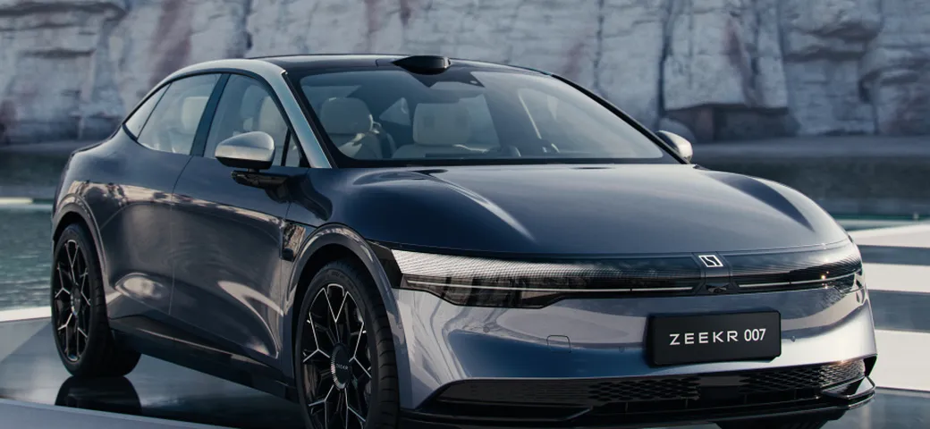 Zeekr 007, la nuova berlina con una batteria da record