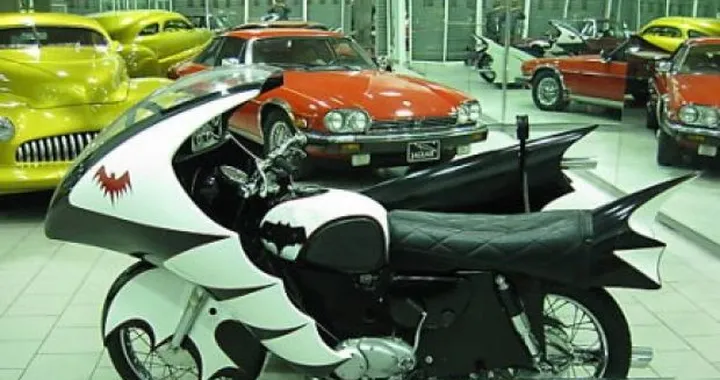 La batmoto del 1966 venduta su eBay