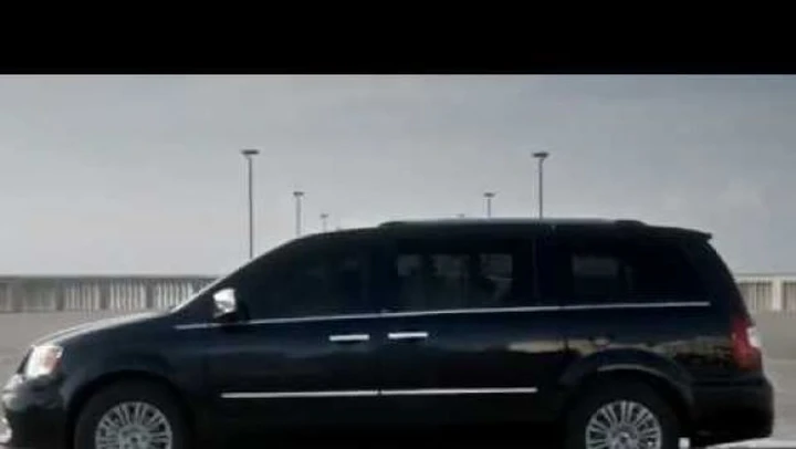 Lancia Voyager: lo Spot di Gabriele Muccino
