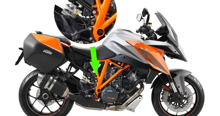 KTM 1290 Super Duke GT: occhio alla staffa!