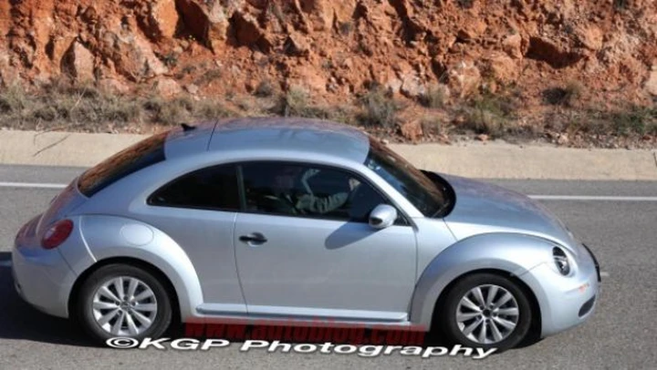 Volkswagen New Beetle 2012: nuovi spyshots