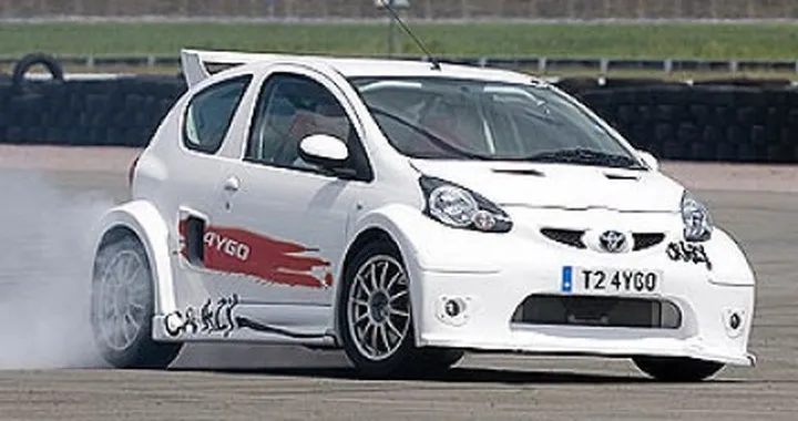 Autocar prova la Toyota Aygo Crazy