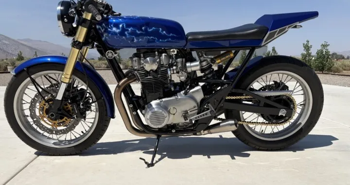 Yamaha XS650 Xcess: la café racer 700 da 70 CV con parti GSX-R