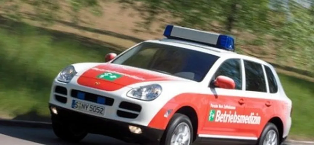 Una Porsche Cayenne in versione ambulanza