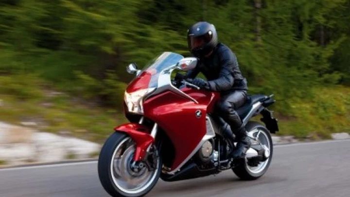 Honda VFR1200F 2010: splendida e mostruosa Road-Sport