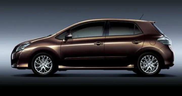 Toyota Blade - foto ufficiali della "super Auris"