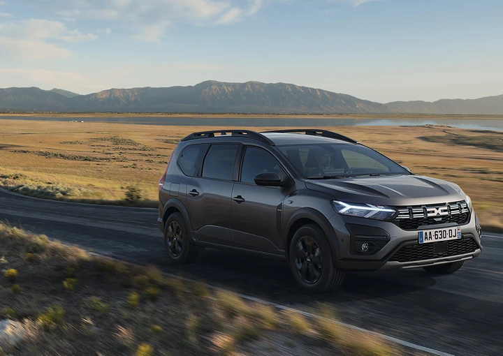 Dacia Jogger Hybrid 140: prezzi da 25.200 euro