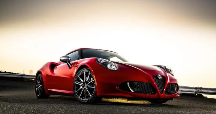 Alfa Romeo 4C: svelata quella per gli USA [video]