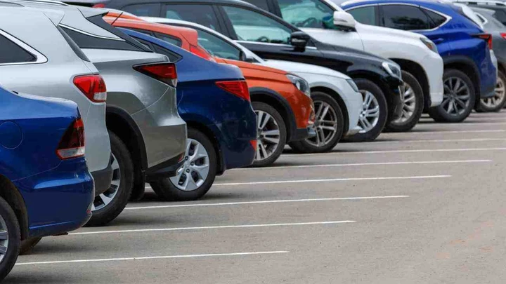 Allarme parcheggi in Europa: le nuove auto sono troppo grandi