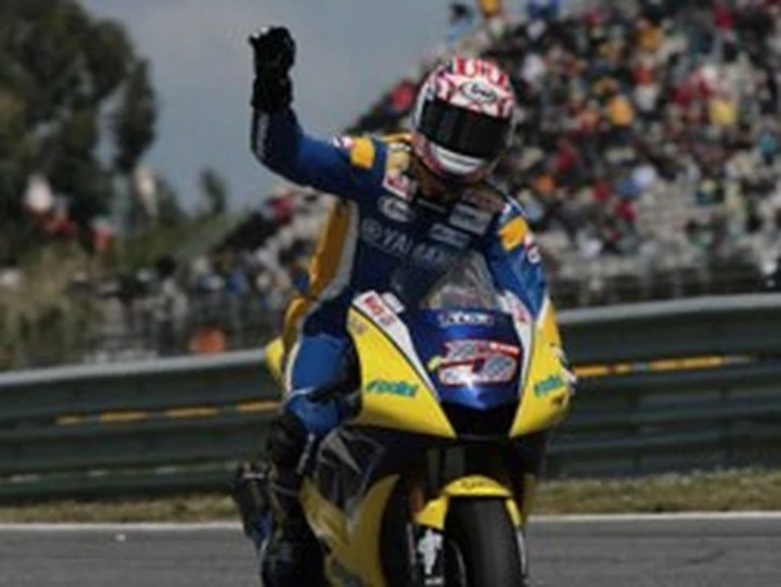 Shanghai. Edwards, che pole! E che Rossi, che Stoner! Domani corsa di fuoco