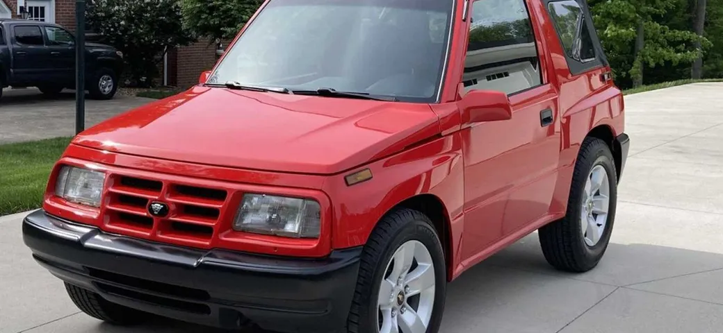 La Geo Tracker degli Anni '90 con il V6 della Camaro