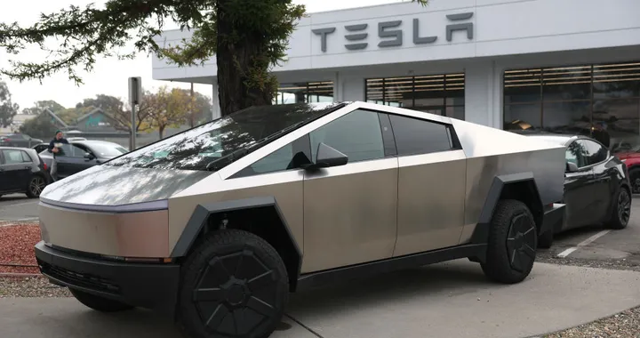 Tesla Cybertruck, bloccate le consegne: troppi problemi strutturali