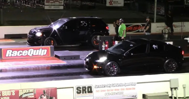 Drag race tripla: Model 3 vs Jeep Trackhawk vs Charger [Video]
