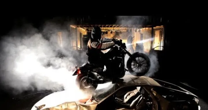 Mai mettersi contro un motociclista /video