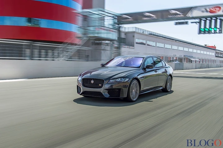 Nuova Jaguar XF: test primo contatto