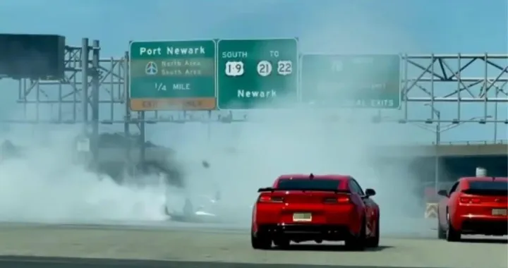 Chevrolet Camaro: autostrada USA bloccata per i donuts [Video]