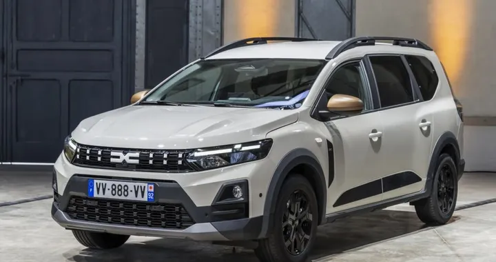 Dacia Jogger, il restyling arriva in listino: i prezzi