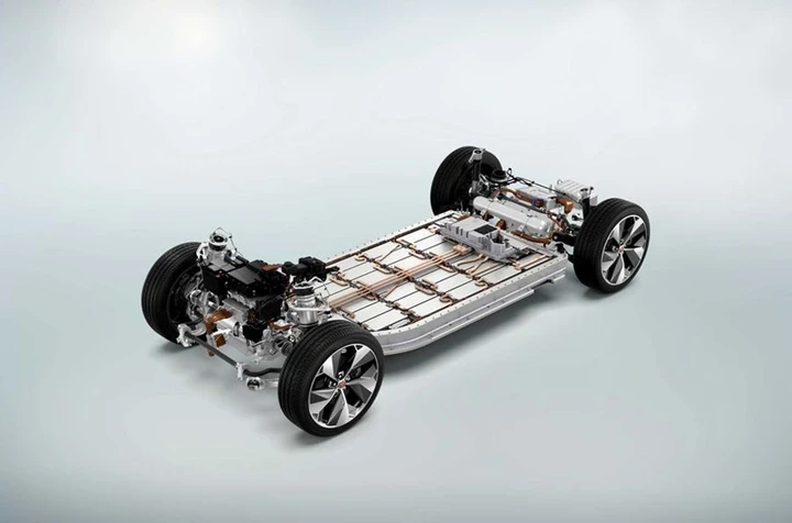 Mercedes non pensa alle batterie allo stato solido